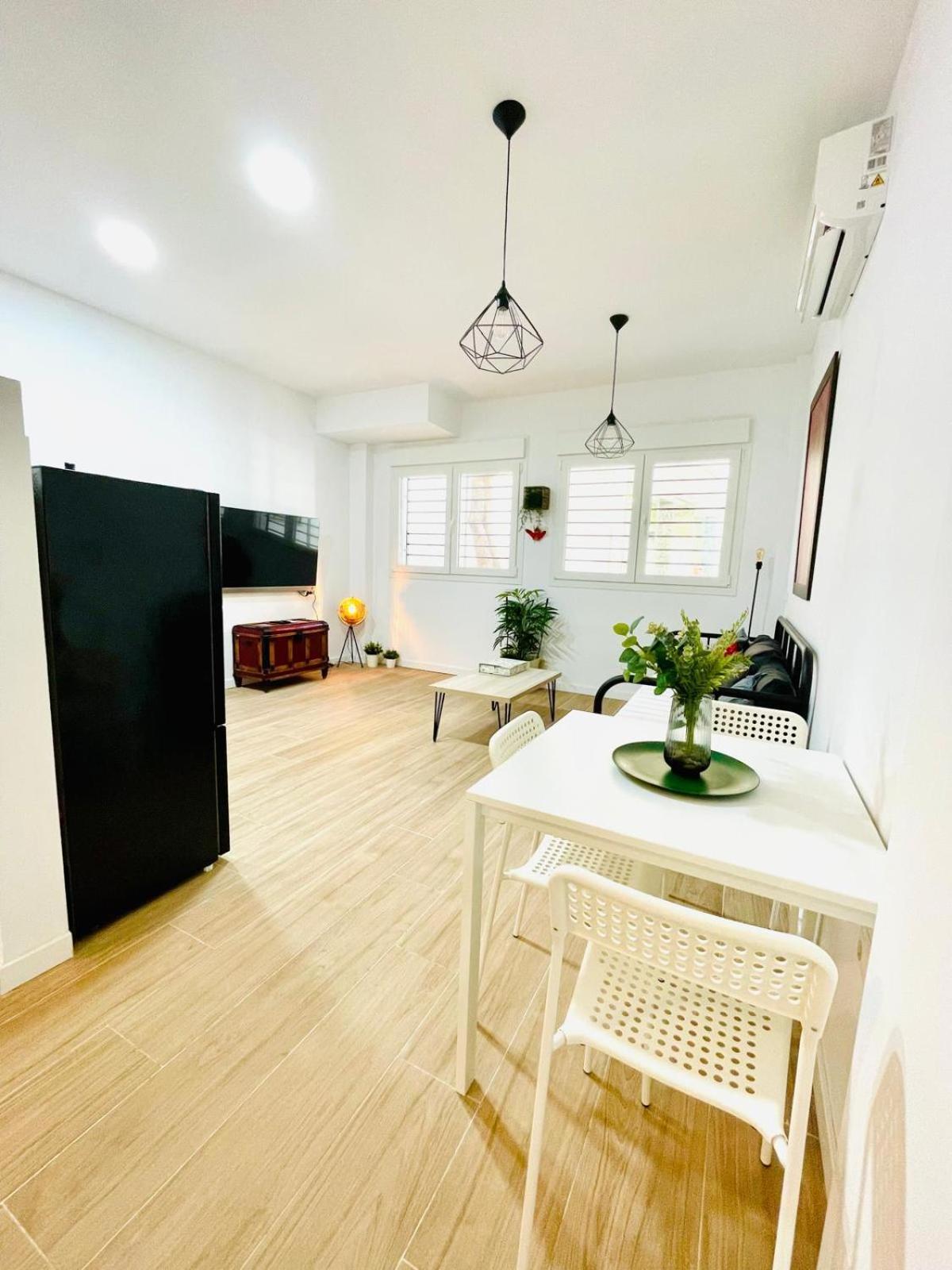 Completo Y Bello Apartamento En Малага Екстер'єр фото