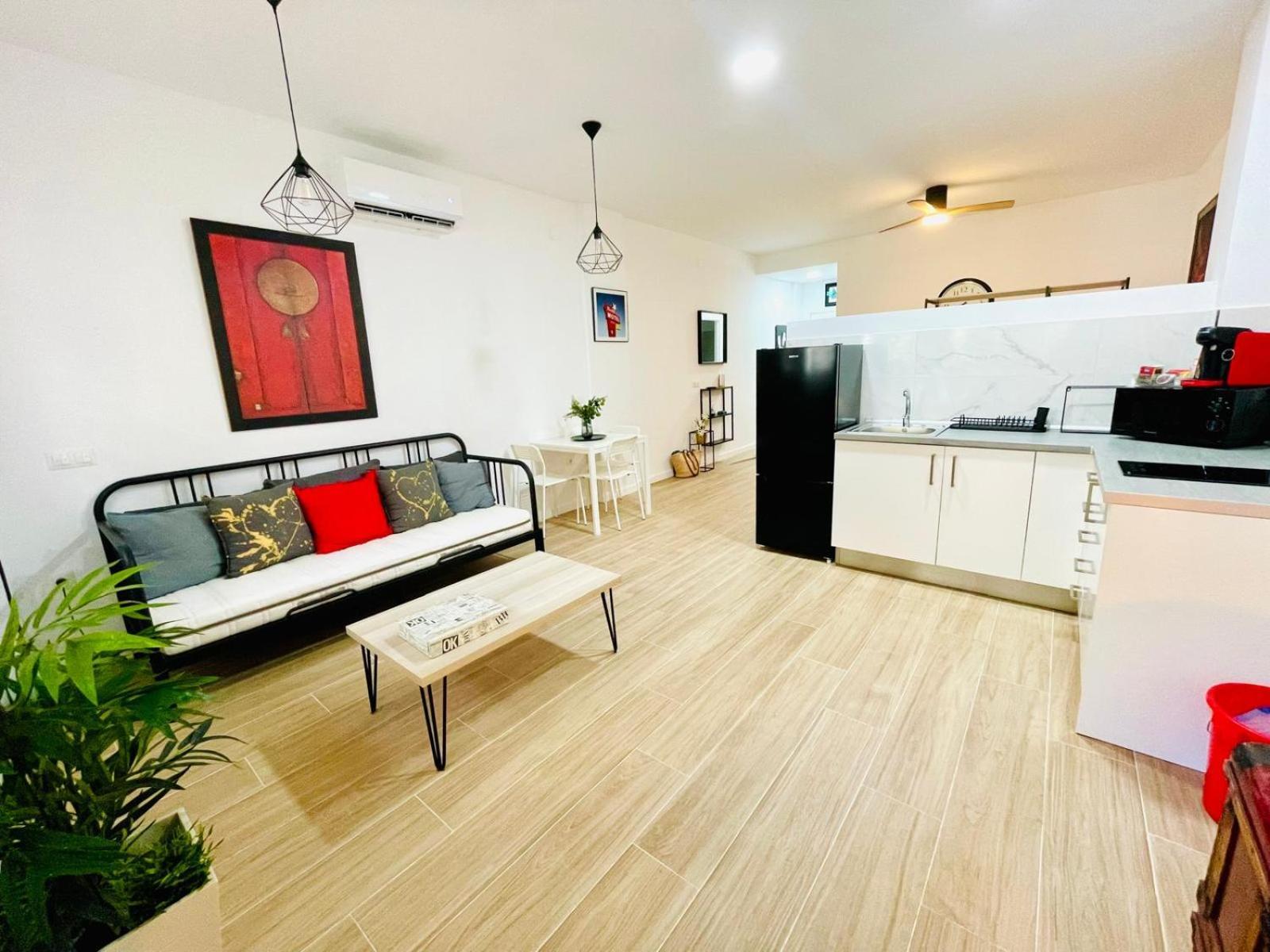 Completo Y Bello Apartamento En Малага Екстер'єр фото