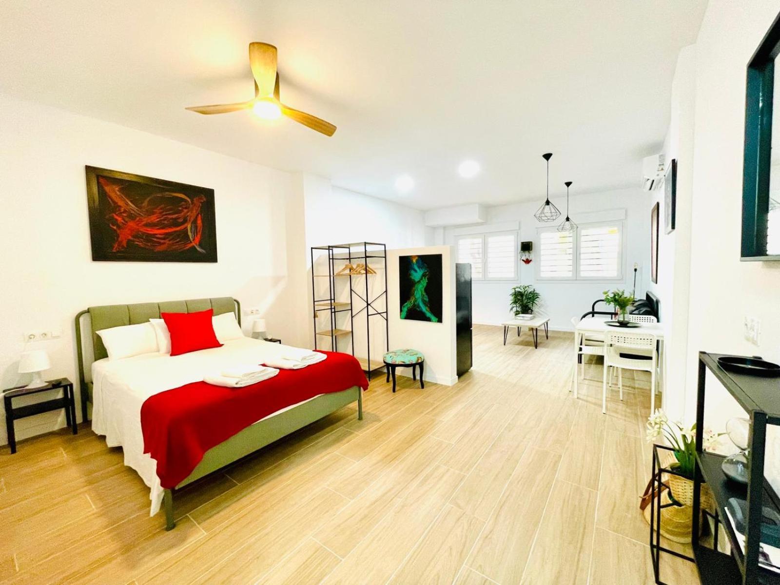Completo Y Bello Apartamento En Малага Екстер'єр фото